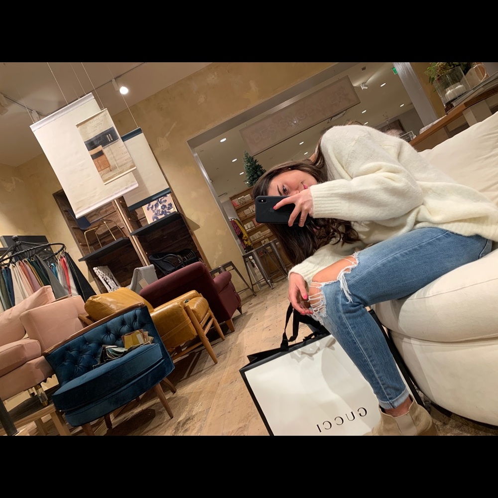 Meet your Posher, Emily